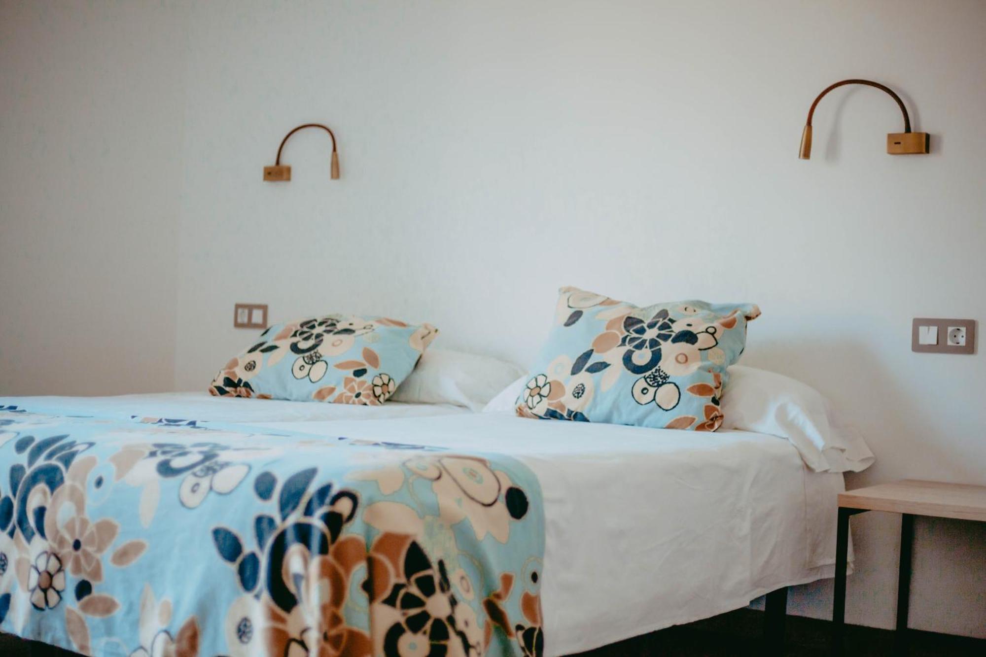 Hostal Restaurant Mussons Vins Poboleda Dış mekan fotoğraf